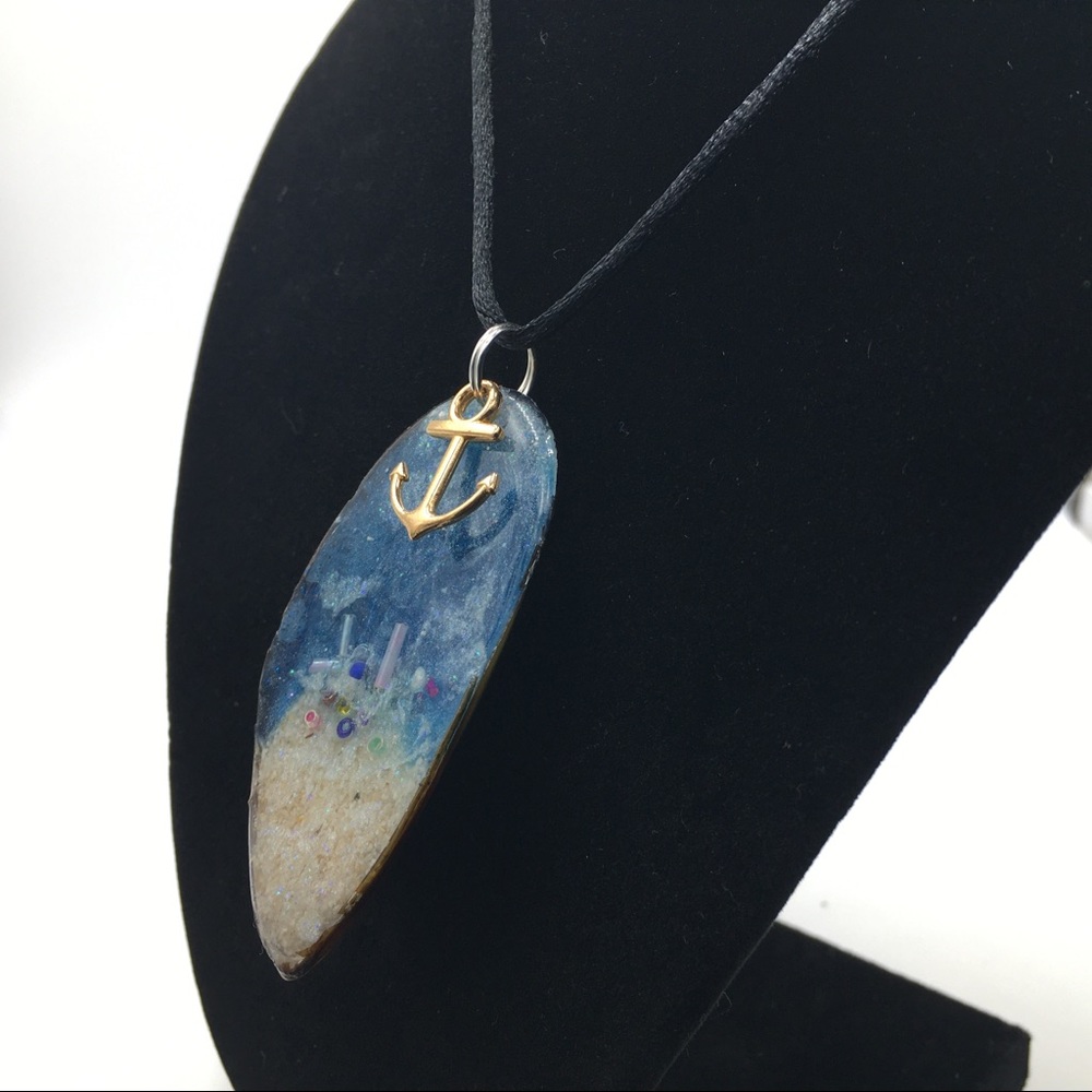 Handmade Shell Necklace - Picture 5 of 11
